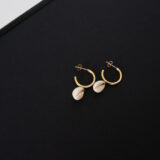 GG UNIQUE MINIMAL STYLE HOOP EARRINGS WITH SEA SHELLS