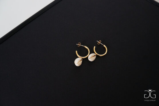GG UNIQUE MINIMAL STYLE HOOP EARRINGS WITH SEA SHELLS
