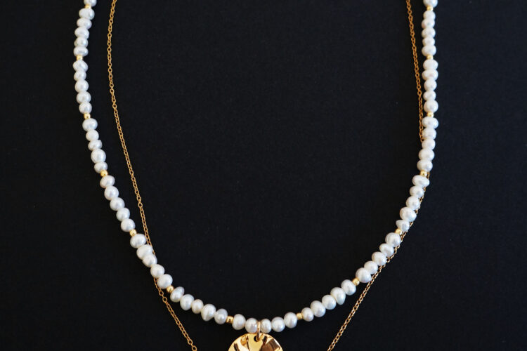Freshwater pearl necklace with gold plated parts - GG UNIQUE