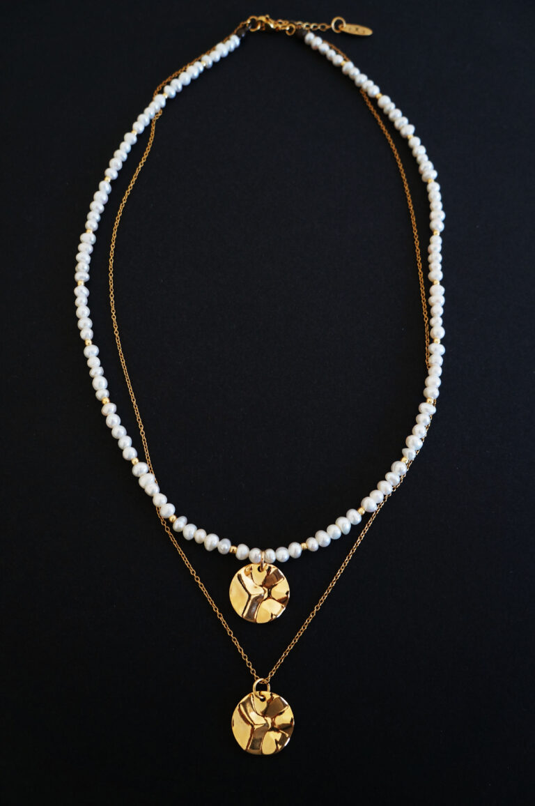 Freshwater pearl necklace with gold plated parts - GG UNIQUE