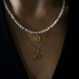 GG UNIQUE FRESHWATER PEARLS NECKLACE WITH GOLD PLATED COINS