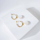 Round gold plated earrings with natural keshi pearls - GG Unique