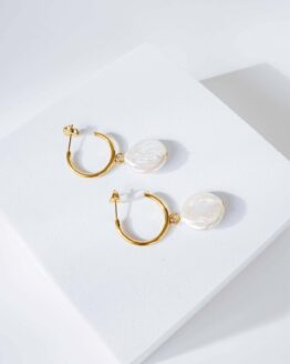 Round gold plated earrings with natural keshi pearls - GG Unique