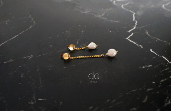 Asymetric stainless steel chain natural pearl earring - GG UNIQUE