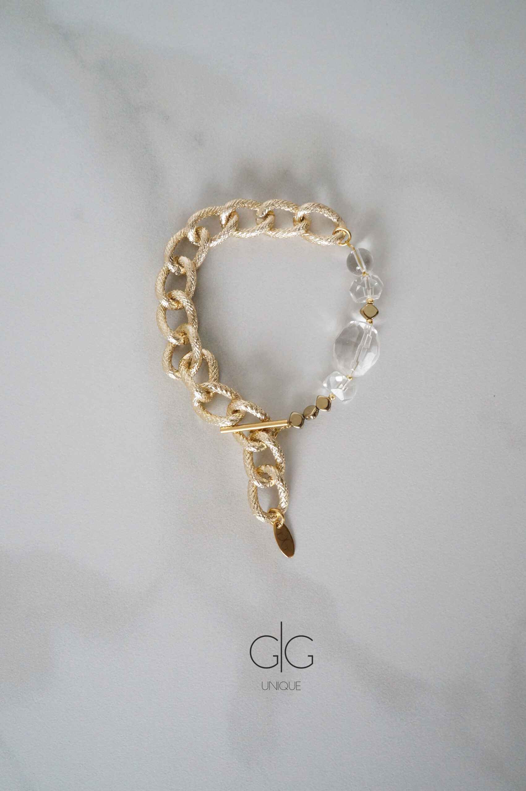 Massive trendy mountain crystal bracelet in gold - GG UNIQUE