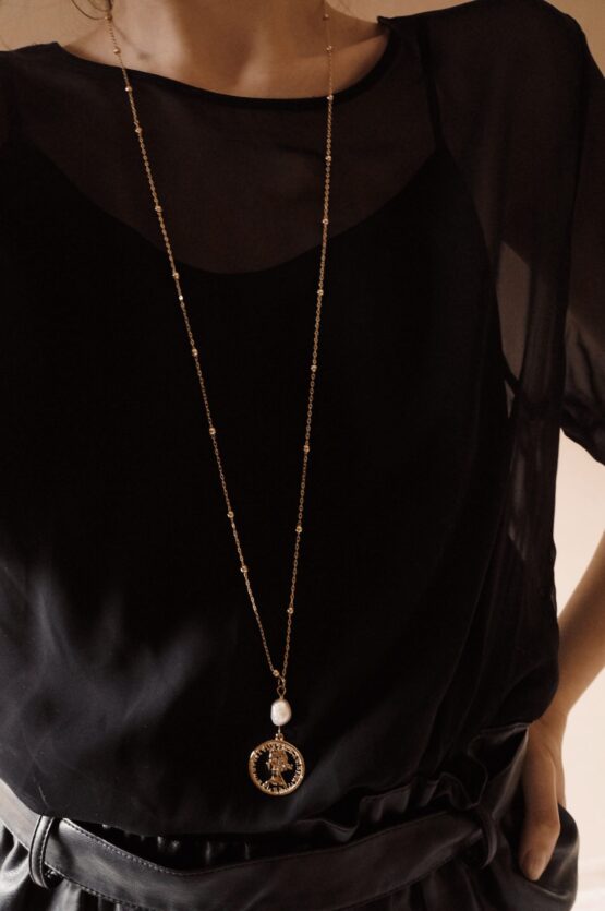Long gold plated coin necklace with a freshwater pearl - GG UNIQUE