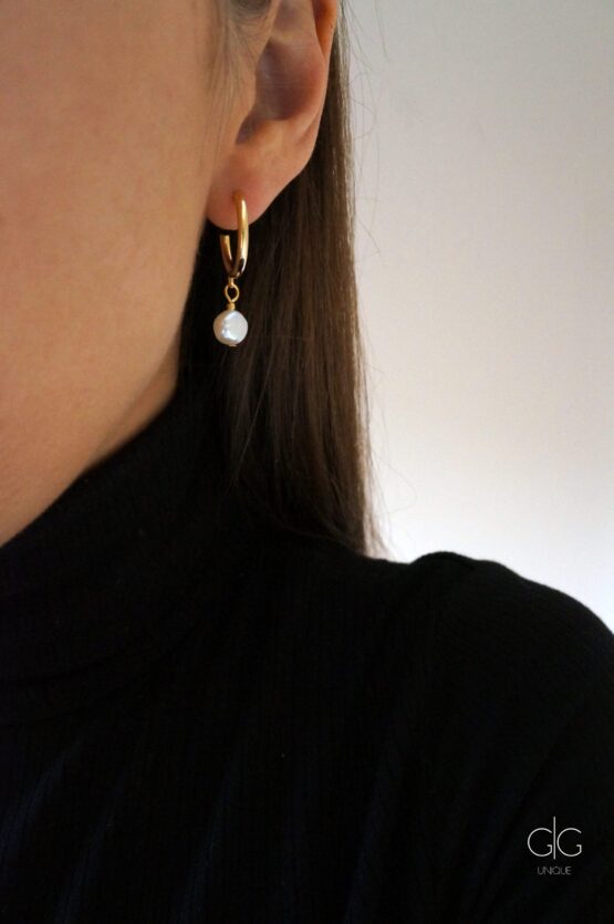 Mini golden hoop earrings with fresh-water pearls - GG UNIQUE