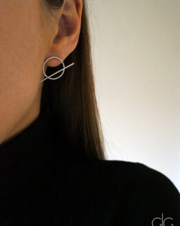 Minimalist silver plated round earrings with stripe - GG UNIQUE