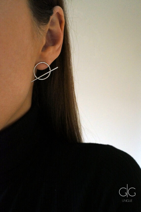 Minimalist silver plated round earrings with stripe - GG UNIQUE