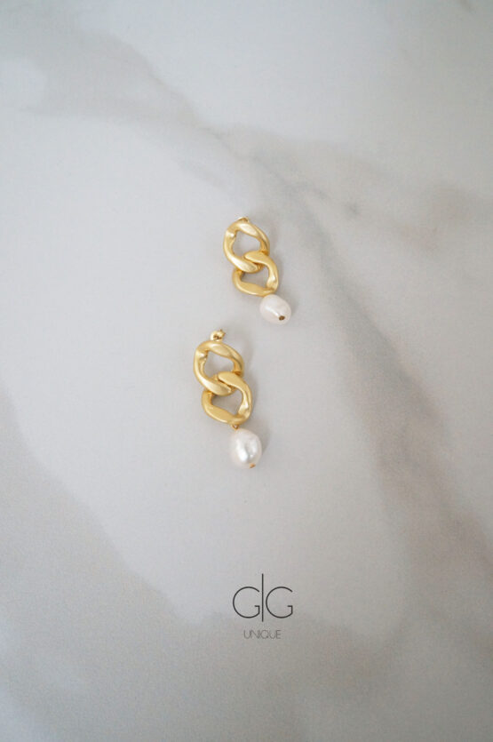 Trendy massive chain and freshwater pearl earrings GG UNIQUE