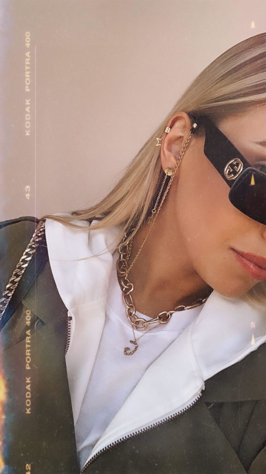 Minimal and trendy glasses chain