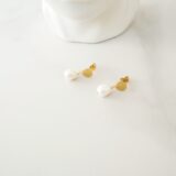 Minimal fresh-water pearls hanging earrings - GG UNIQUE