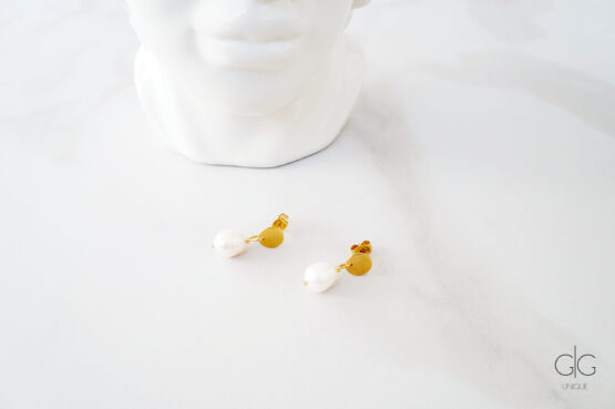 Minimal fresh-water pearls hanging earrings - GG UNIQUE