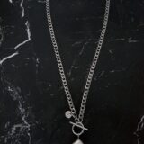Large trendy chain and white pearl mass necklace - GG UNIQUE