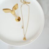 Trendy gold plated letter necklace - GG UNIQUE