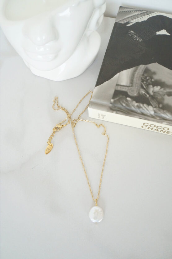 Gold color necklace with a large pearl - GG UNIQUE