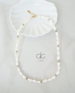 Natural white shells and hematite stone necklace - GG UNIQUE