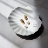 Gold plated shell and freshwater pearl earrings - GG UNIQUE