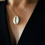 Gold color necklace with a large shell - GG UNIQUE