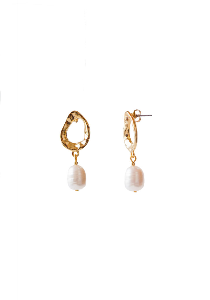 Massive trendy freshwater pearl earrings in gold - GG UNIQUE