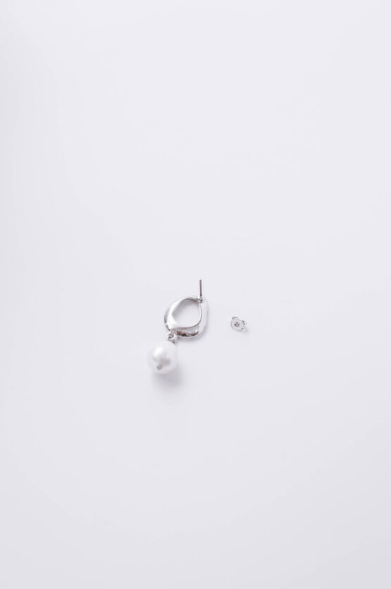 Massive trendy freshwater pearl earrings in gold - GG UNIQUE