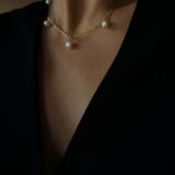 Minimal subtle gold necklace with freshwater pearls - GG UNIQUE