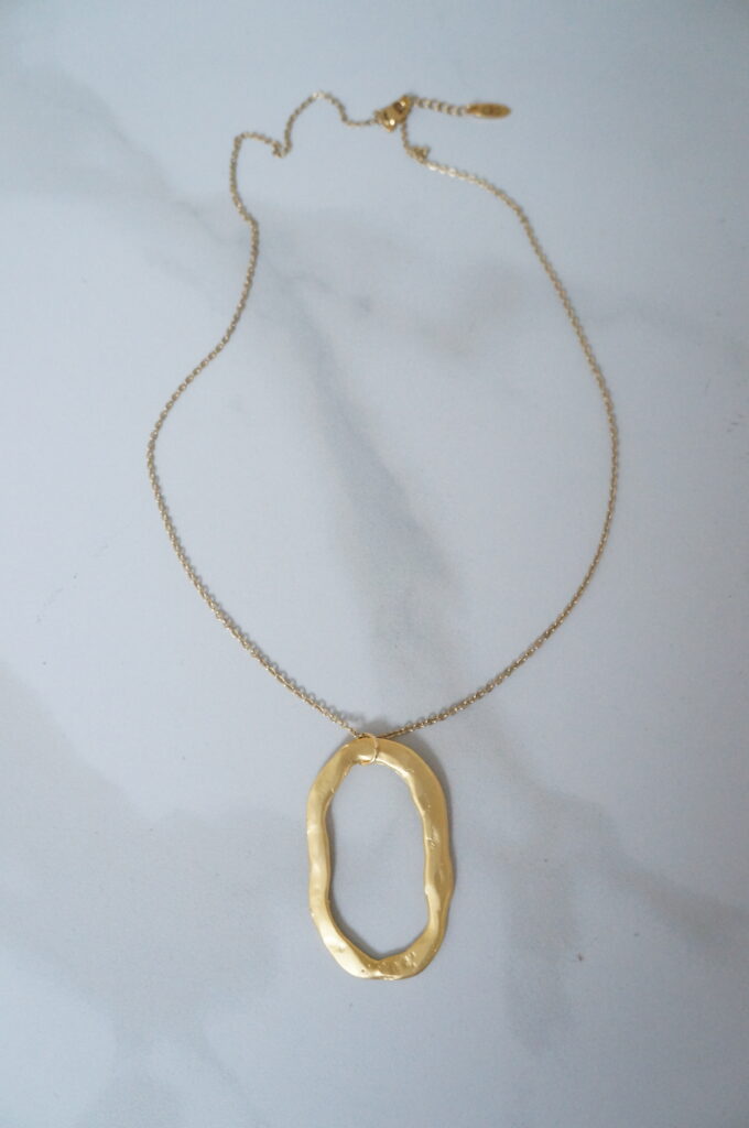Minimal long necklace with a large oval ring - GG UNIQUE
