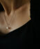 Minimal hanging pearl necklace in gold - GG UNIQUE