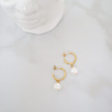 Round gold plated earrings with natural freshwater pearls