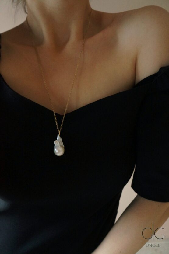 Exclusive long gold plated necklace with large baroque pearl