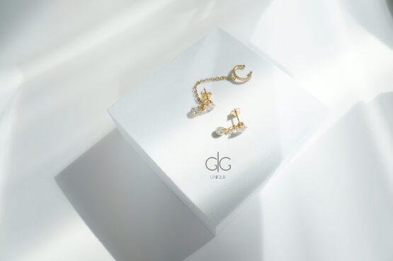Zirconium earrings with chain linking ear cuff in gold - GG Unique