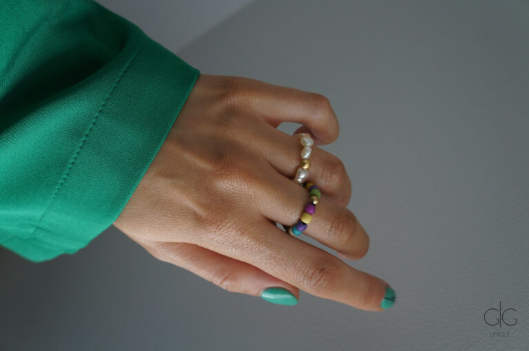 A set of modern colorful rings with pearls - GG UNIQUE