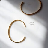 Thick stainless steel bangle bracelet in gold - GG UNIQUE