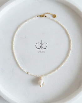 Delicate small pearl and seashell necklace - GG UNIQUE