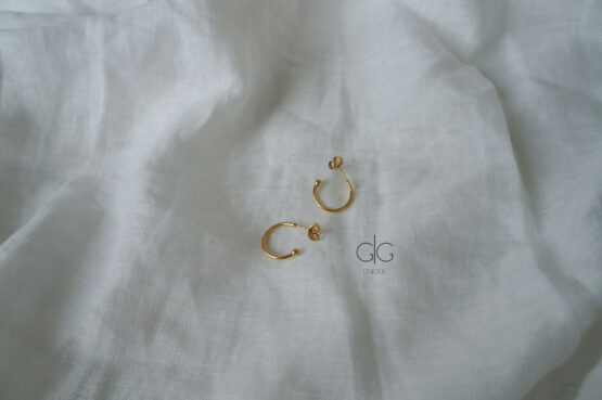 Mini golden hoop earrings with bubble ending - GG UNIQUE