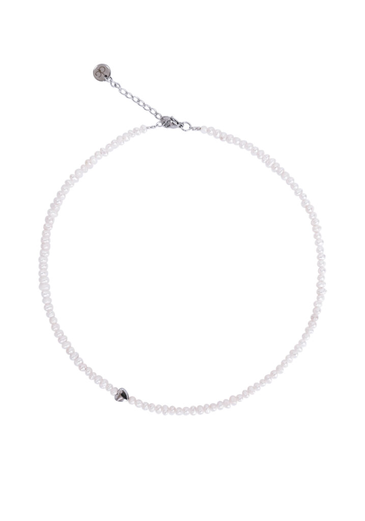Small pearl necklace with a silver heart - GG Unique