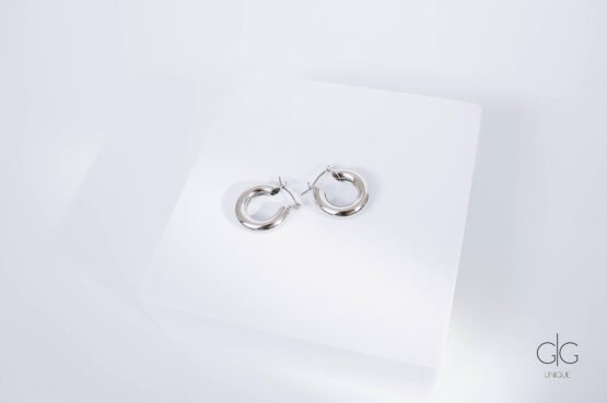 Simple silver plated hoop earrings - GG Unique