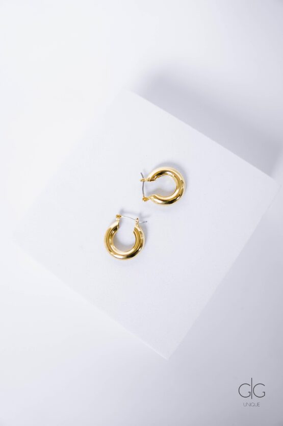 Simple gold plated hoop earrings - GG Unique