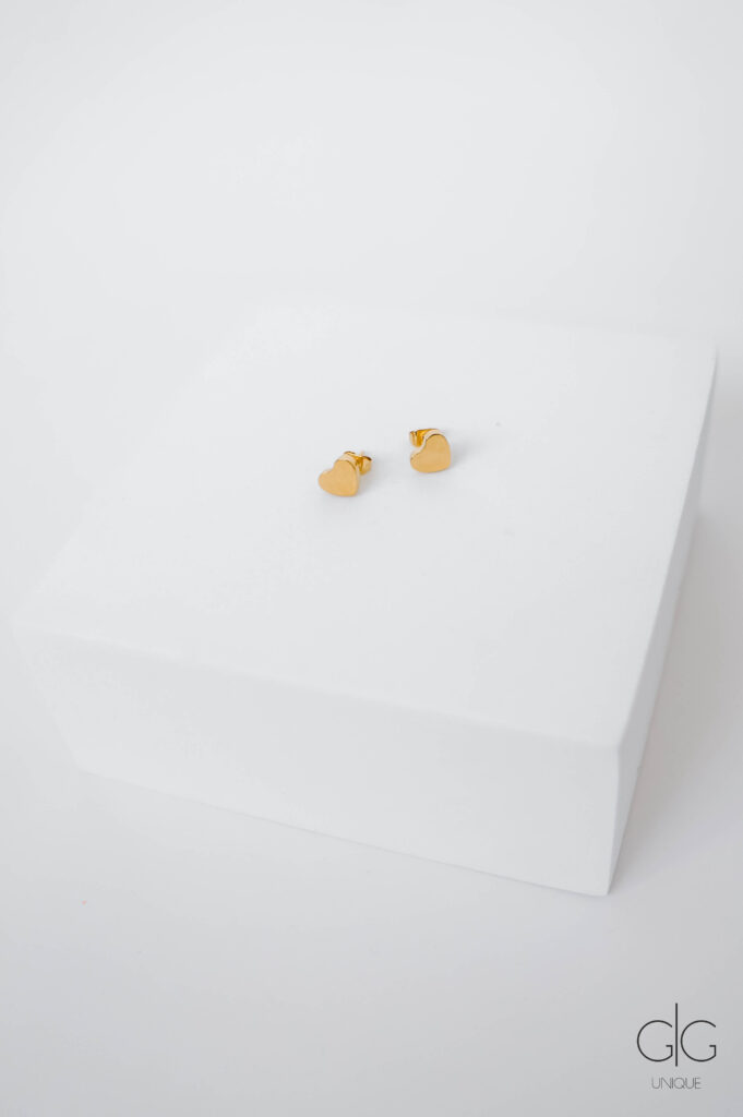 Minimal heart earrings in gold - GG UNIQUE