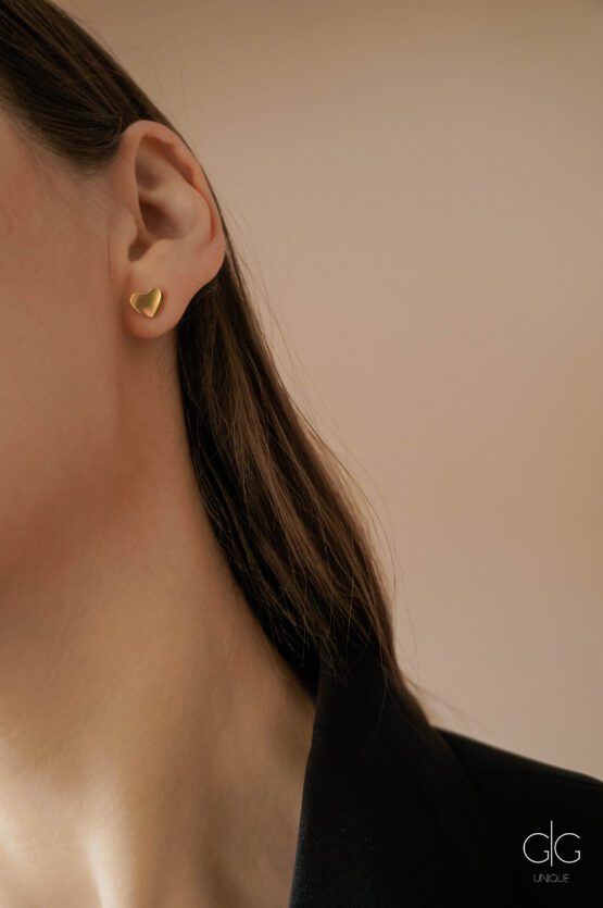 Minimal heart earrings in gold - GG UNIQUE