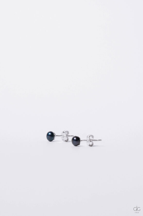 Minimal silver dark pearl earrings - GG Unique