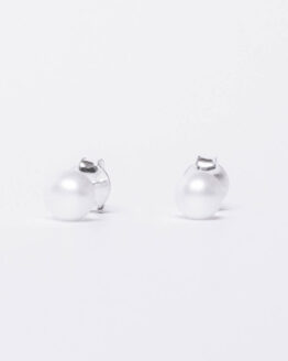 Minimal silver pearl earrings - GG Unique