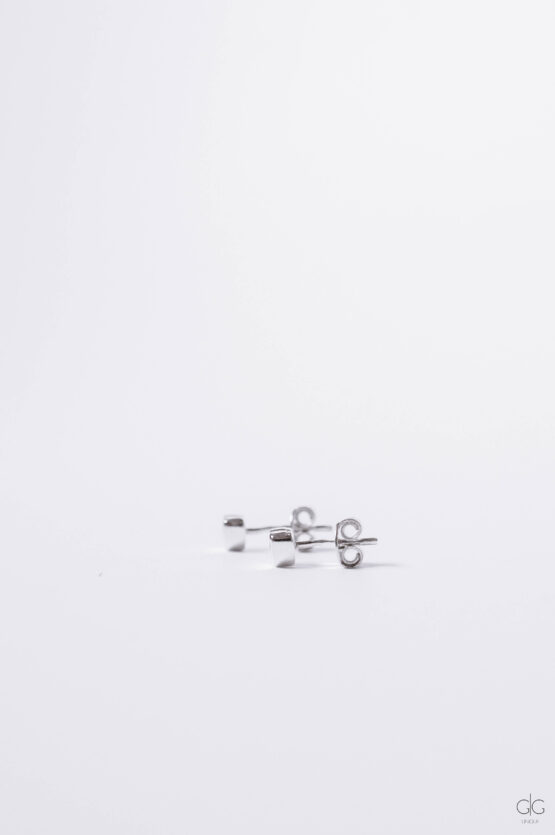 Minimal silver heart earrings - GG Unique