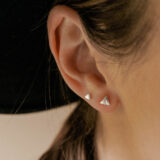 Minimal silver triangle earrings - GG Unique