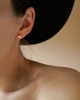 Minimal silver triangle earrings - GG Unique