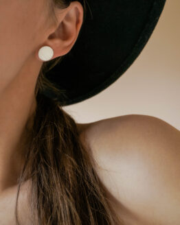 Minimal silver disc earrings - GG Unique