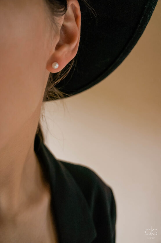 Minimal silver pearl earrings - GG Unique