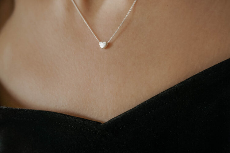 Minimal silver necklace with a heart - GG Unique