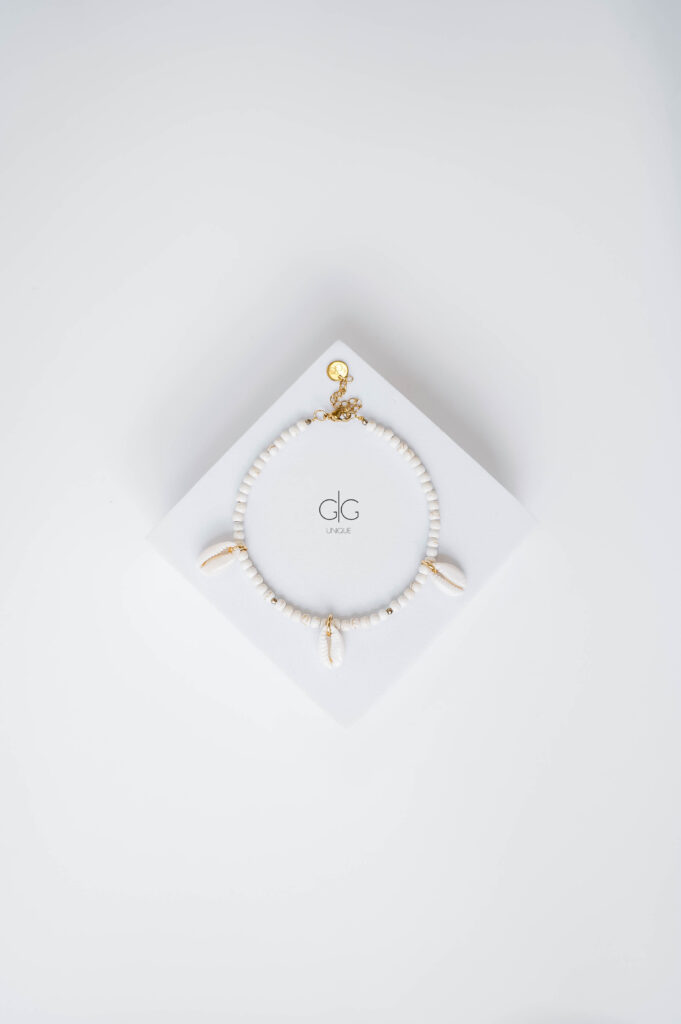 White anklet with seashells - GG Unique