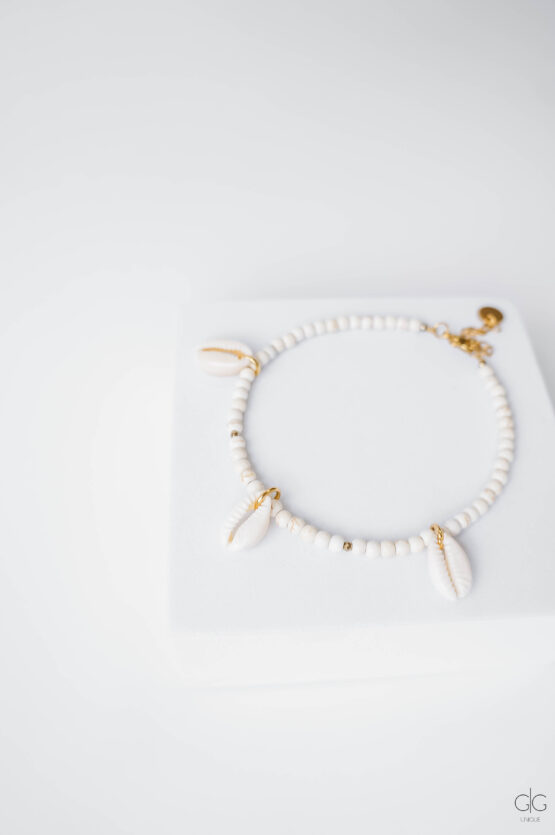 White anklet with seashells - GG Unique